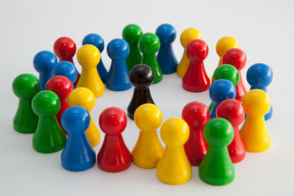 Spielfiguren zur Darstellung einer Szene